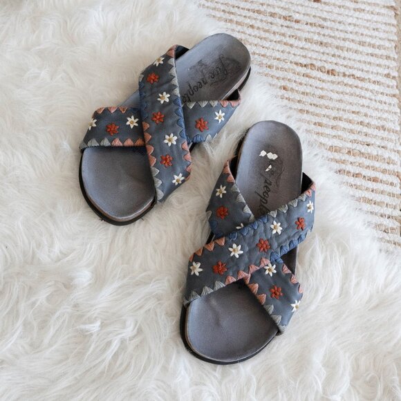 Free People Size 39 Like New Leather Embroidered Floral Slide Sandals Boho Chic - Picture 1 of 7